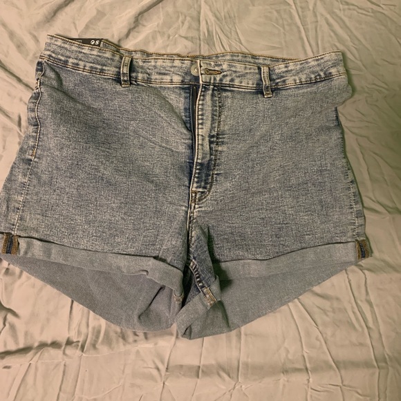 H&M Divided high waist shorts (nwt) size 16 - Picture 1 of 1